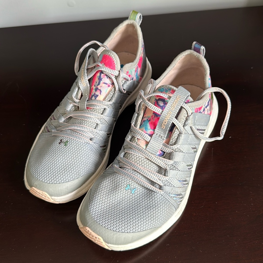 Youth Under Armour Sneakers | Size 3.5